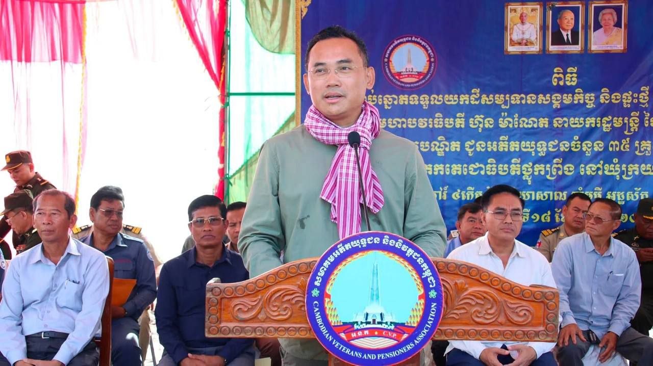 Cambodia: 35 Veteran Families Receive New Homes and Land as Gift from Prime Minister