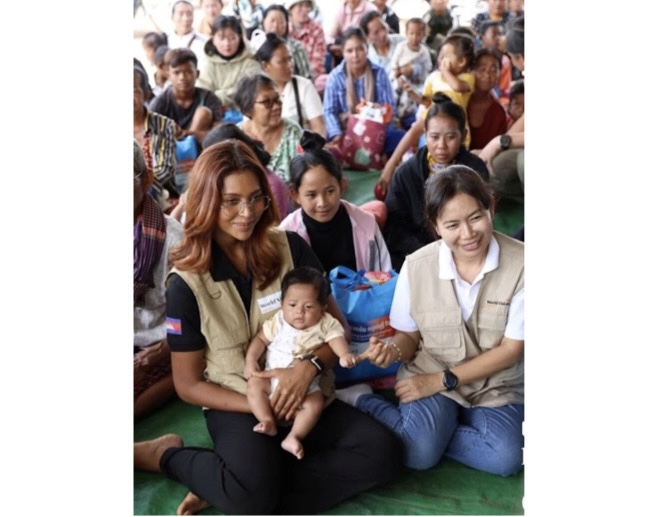 World Vision、カンボジアの被災児童・家族を訪問