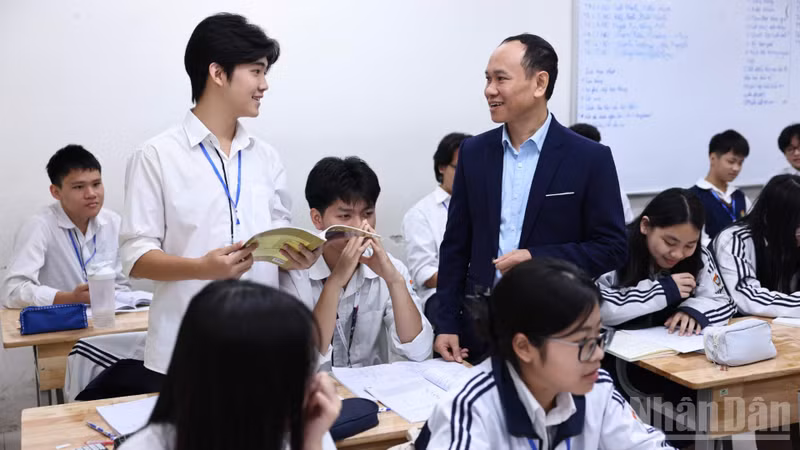 Vietnam Issues New Regulations for Retired and Visiting Teachers to Enhance Education Quality