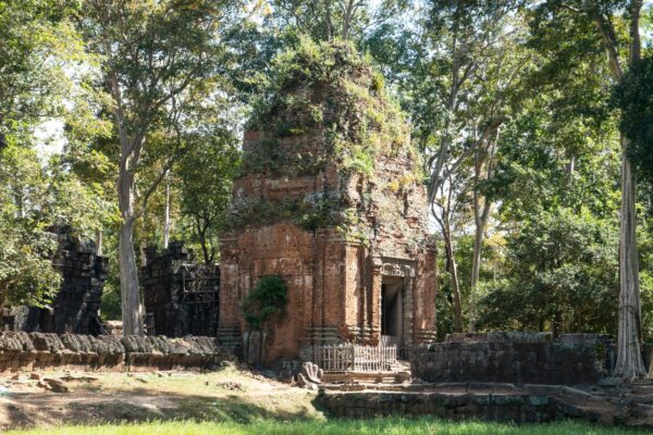 Unmasking Douglas Latchford: The Architect of Cambodian Antiquities Looting