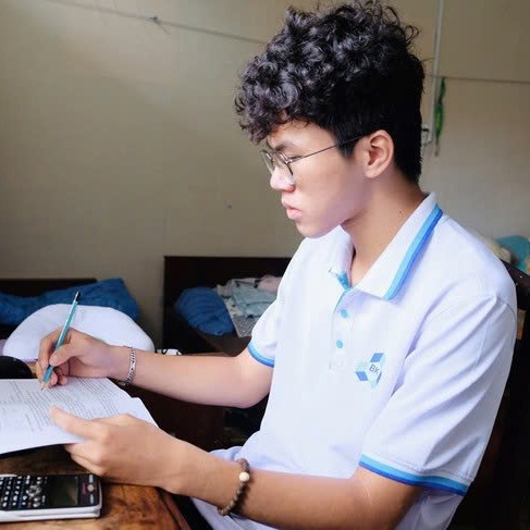 Orphaned Student Aims to Support Disadvantaged Children After University Admission