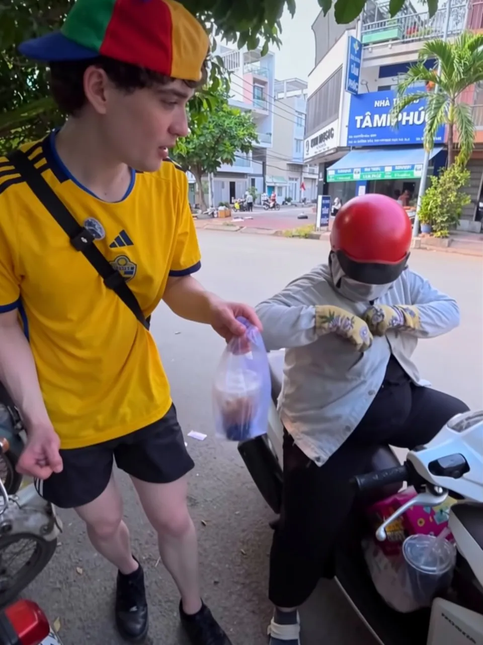 Swedish Tourist's Unforgettable Experience: Stranger's Kindness in Ho Chi Minh City
