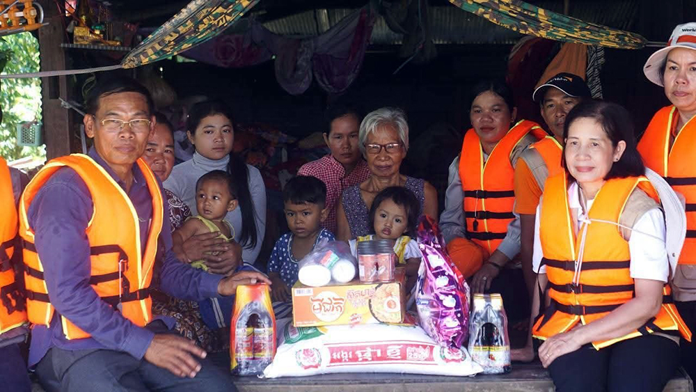 Banteay Meanchey Province Distributes Aid to Flood-Affected Families