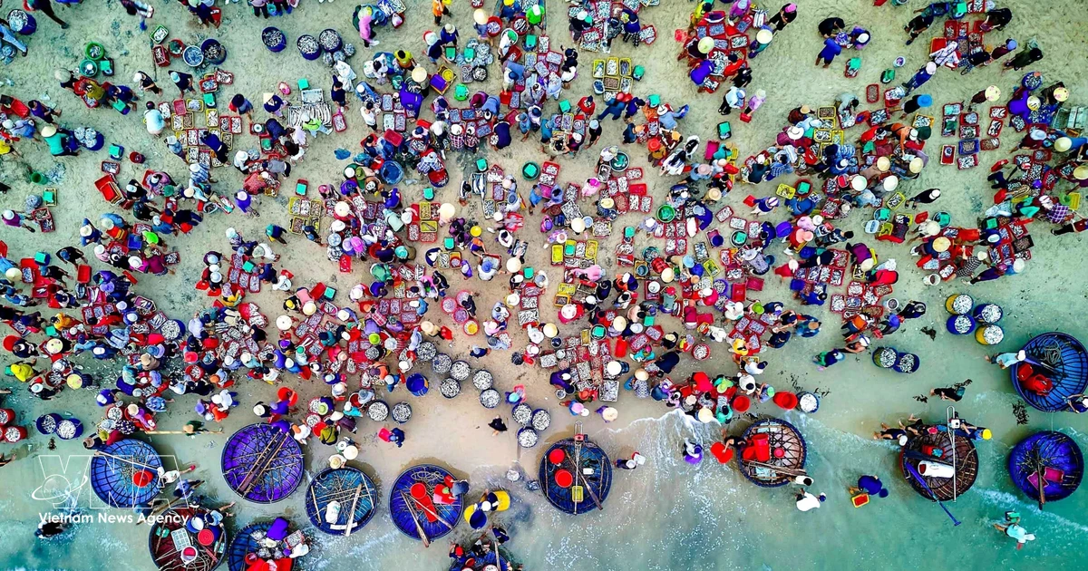 Coastal Tourism Transforms Local Livelihoods into Attractions