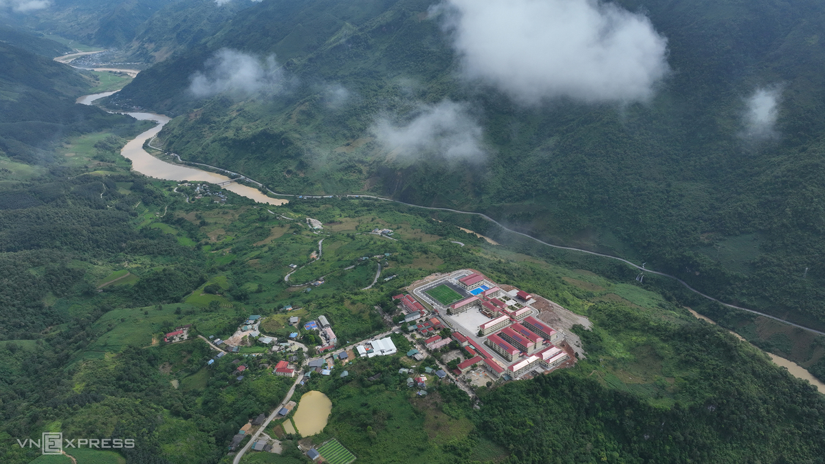 ベトナム国境地帯に2630億ドン級の最新鋭全寮制学校が開校