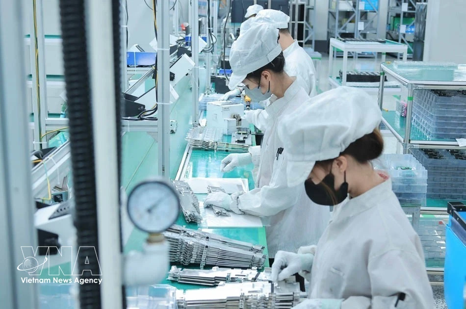 ベトナム経済、年後半も成長軌道 投資・輸出が牽引役