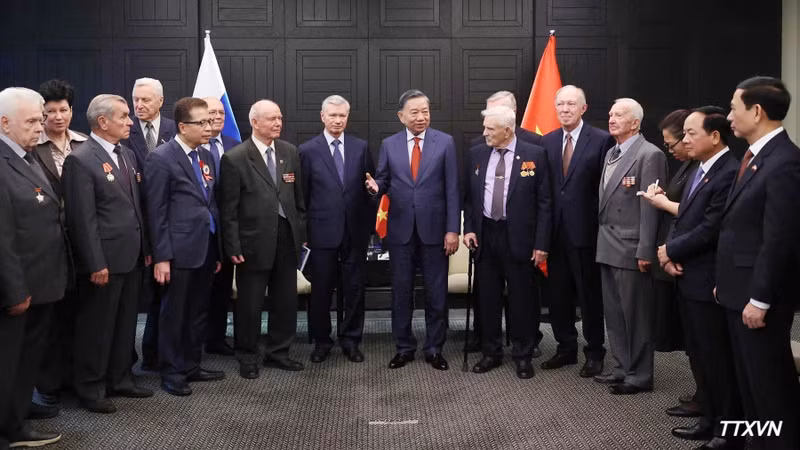 Vietnamese President Meets Russian Veterans, Affirms Strong Ties