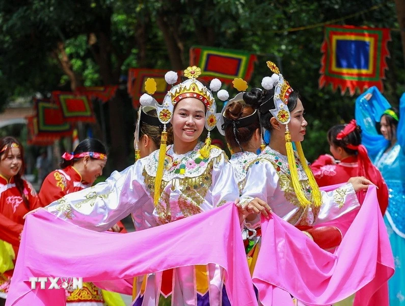 Hanoi’s Le Mat Village: Traditional Snake Dance as a Cultural and Tourism Landmark