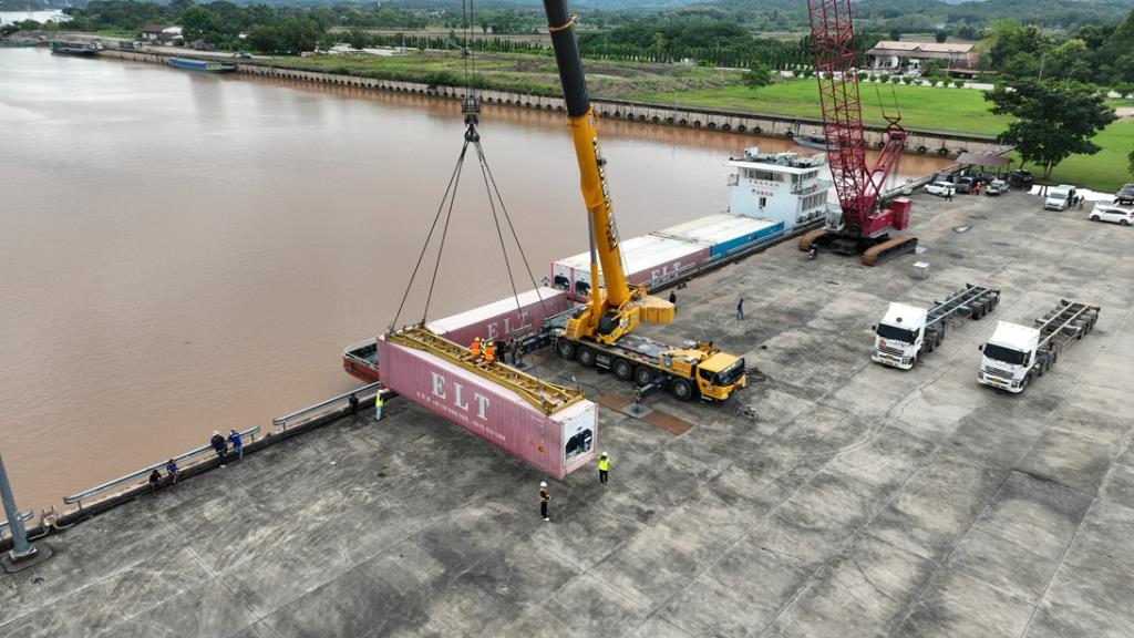 Chiang Saen Port Boosts China-Thailand Cargo with New Mobile Crane