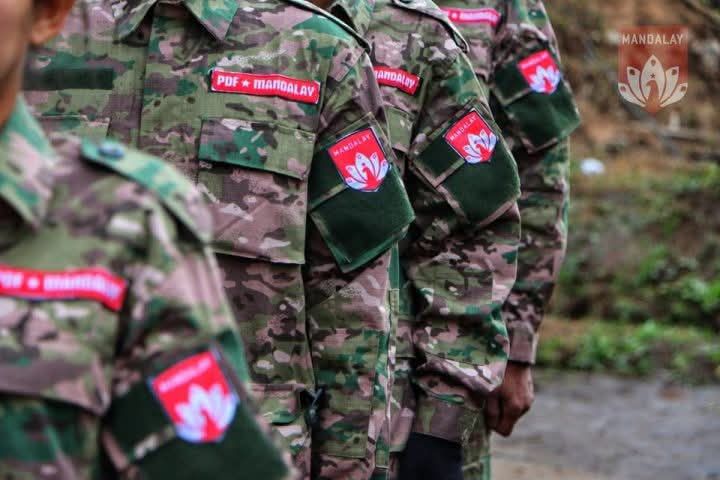 MDY PDFの副戦術司令官と4人の大隊司令官を含む軍に降伏した同志はブラックリストに載せられ、欠席判決を受けた