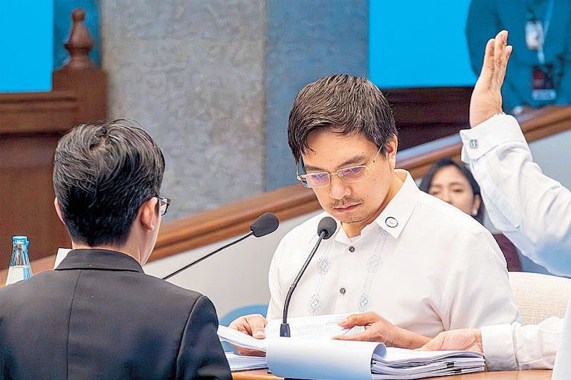 副大統領、大統領への「重大な脅迫」で弾劾裁判に直面