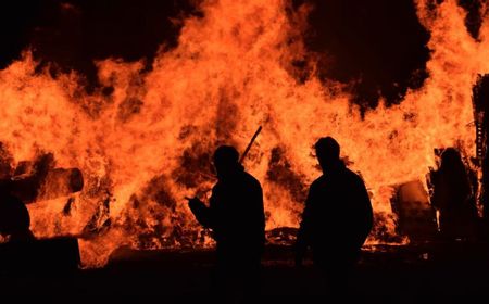 パプア州パナイで市場火災、子供6人含む11人死亡