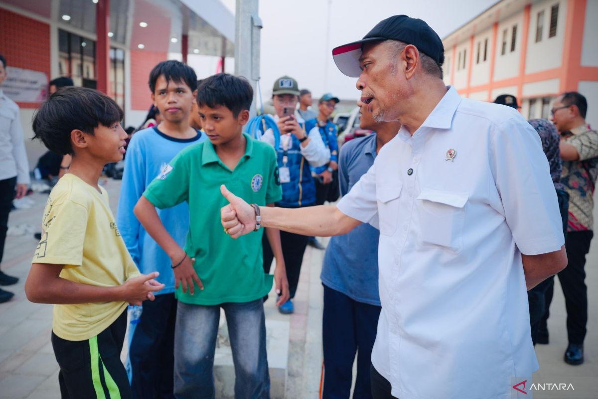 Prabowo Vows Higher Education, Job Support for Community School Alumni