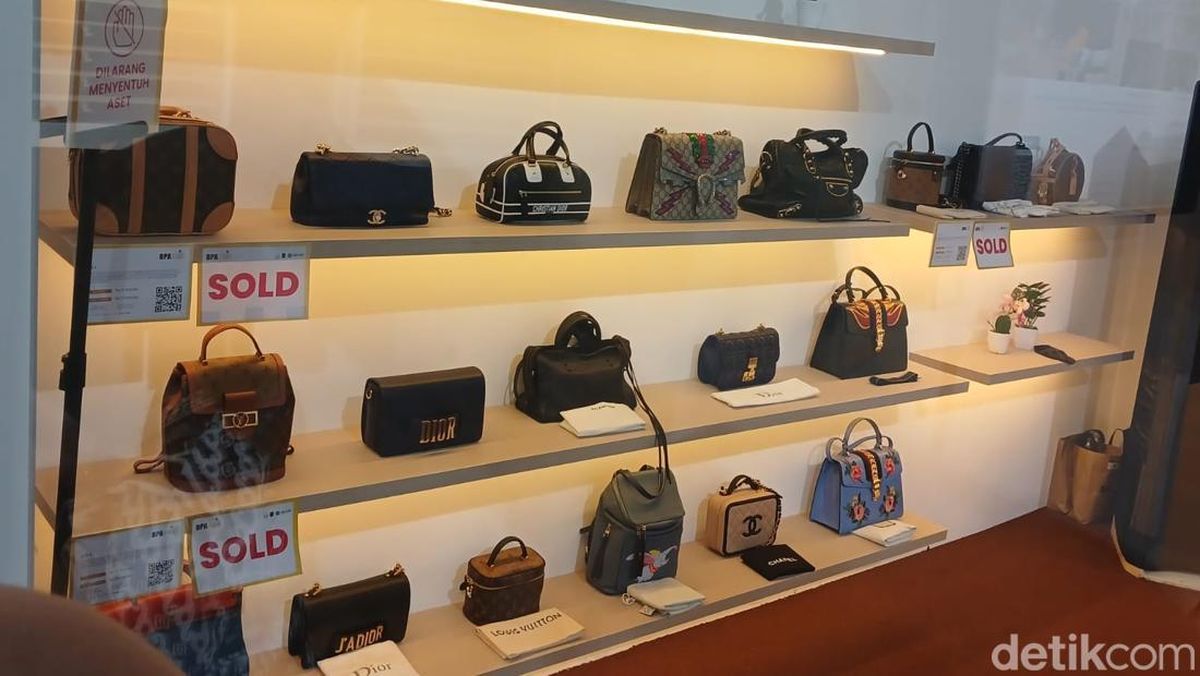 サンドラ・デウィ氏の高級バッグ、競売で高額落札 汚職事件の資産差し押さえ