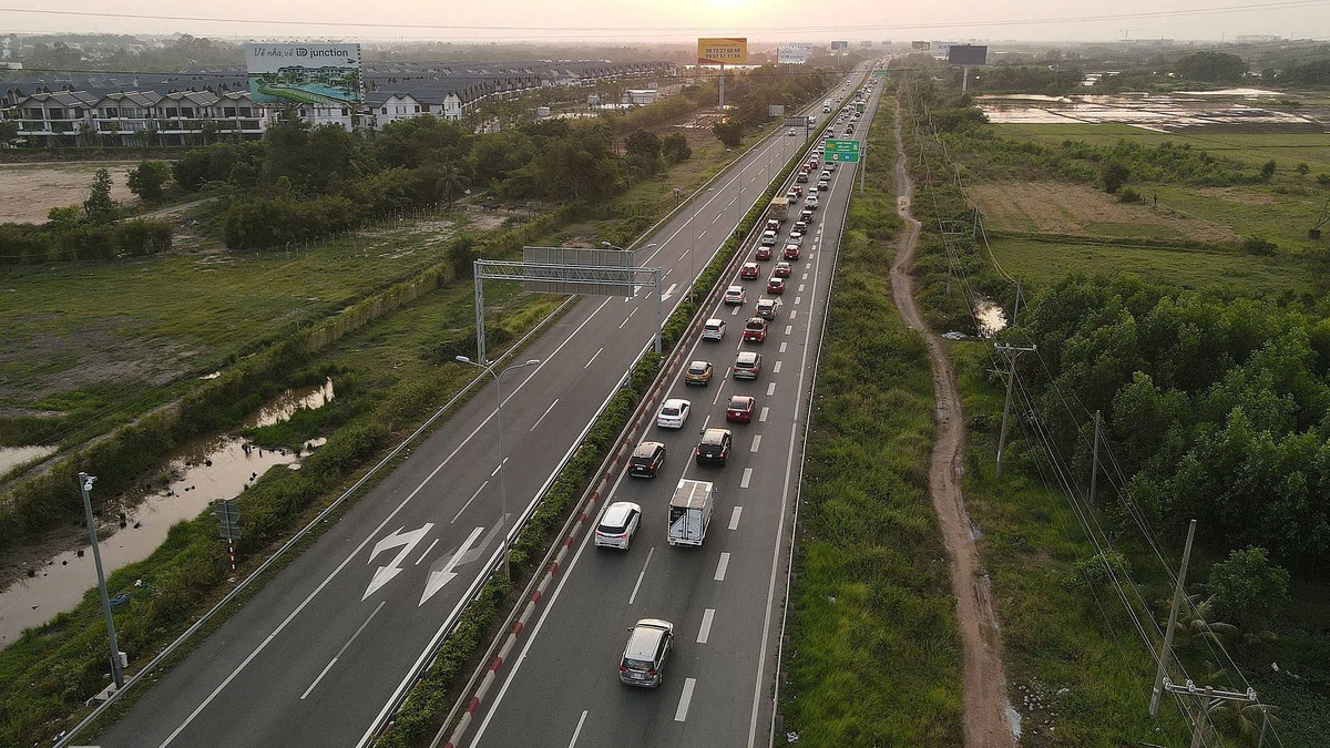 New Expressway Eases Traffic Congestion at Southern and Eastern Gateways of Ho Chi Minh City