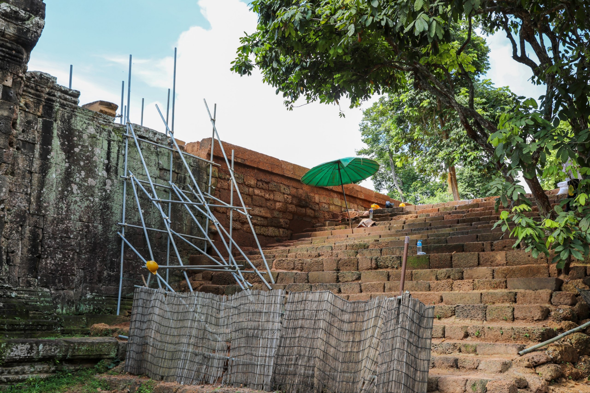 West Wall Restoration of Tonle Om Gate in Angkor Achieves 80% Completion