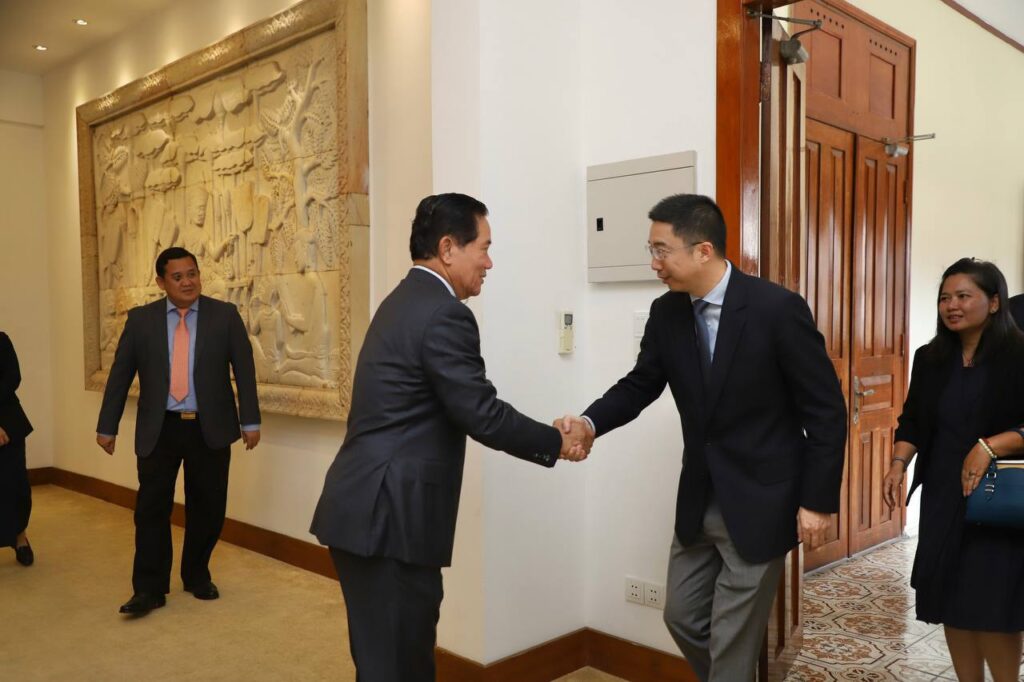 Phnom Penh and China's Hailun City to Explore Sister City Ties