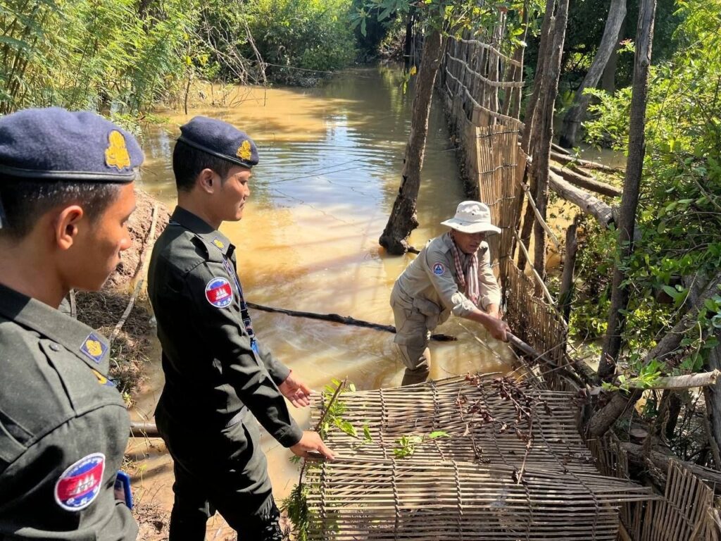 Cambodian Authorities Crack Down on Illegal Fishing During Closed Season, Release Fish Back into Natural Waters