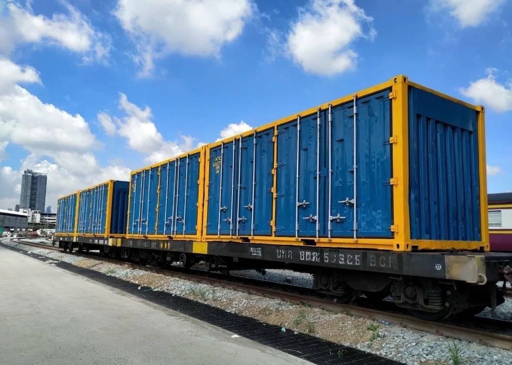 鉄道委員会は、バンコクに物資を輸送する列車に対する厳格な管理を発表した。石油の輸送は固く禁止されています。最高レベルのセキュリティを高める