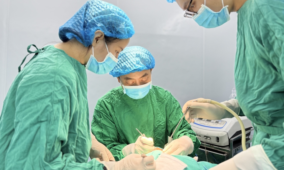 Man suffers severe facial injury after being bitten by cousin in Vietnam