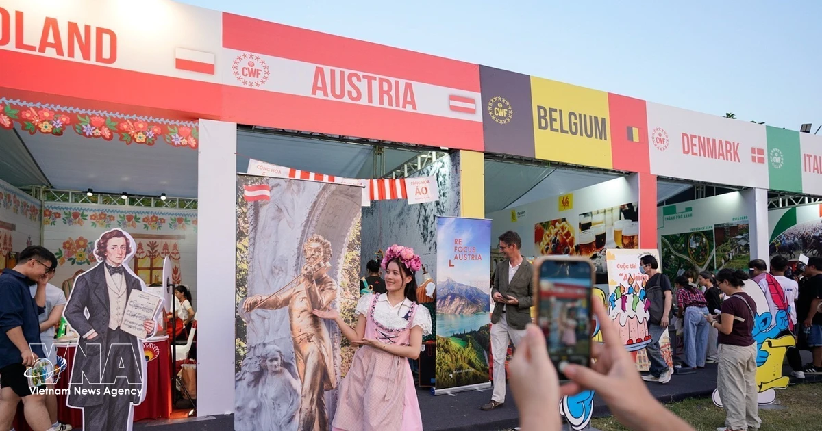 Hanoi Festival Highlights Vietnamese and Global Cultures, Holiday Reforms