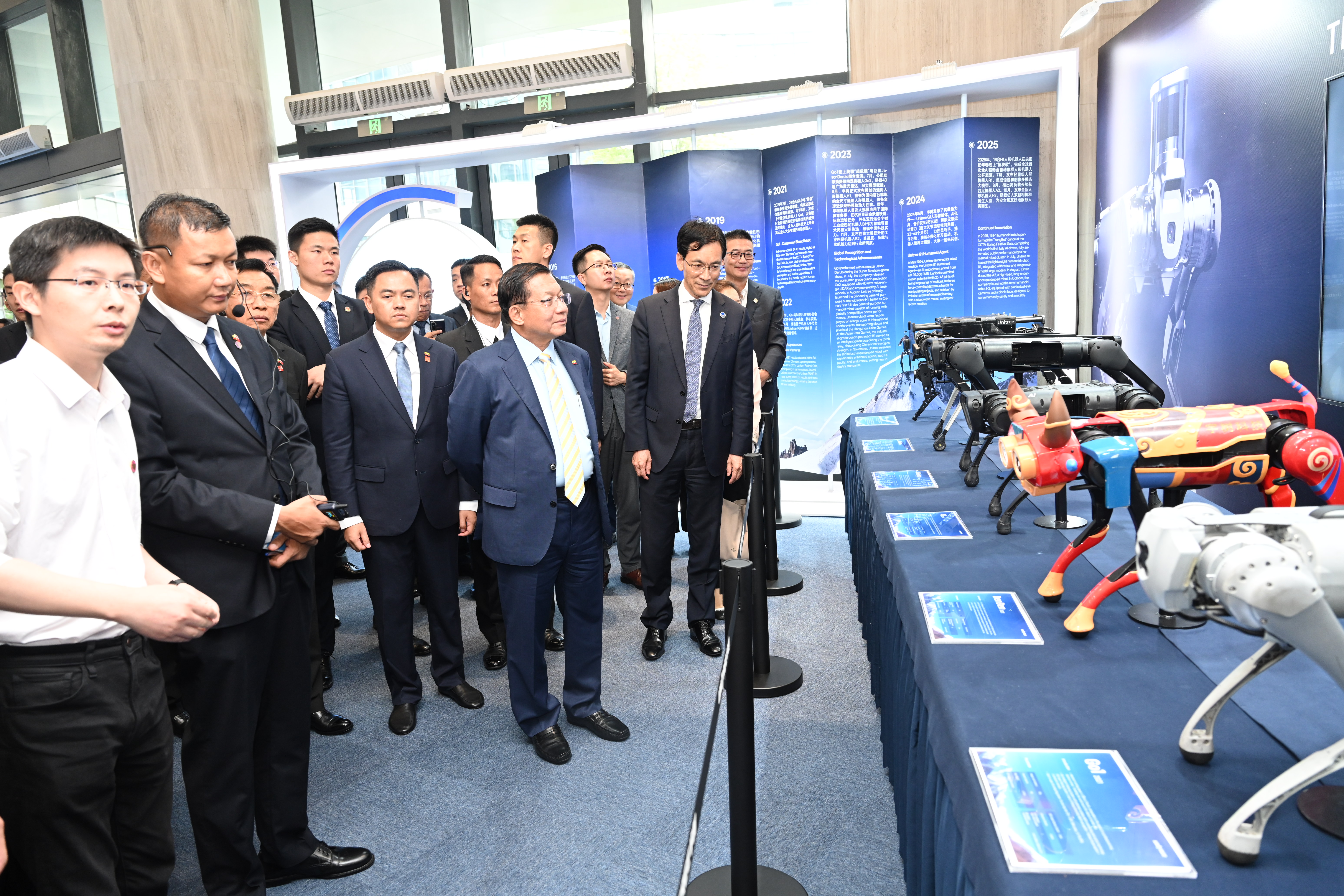 State Counsellor Min Aung Hlaing visits robot manufacturing factory in China