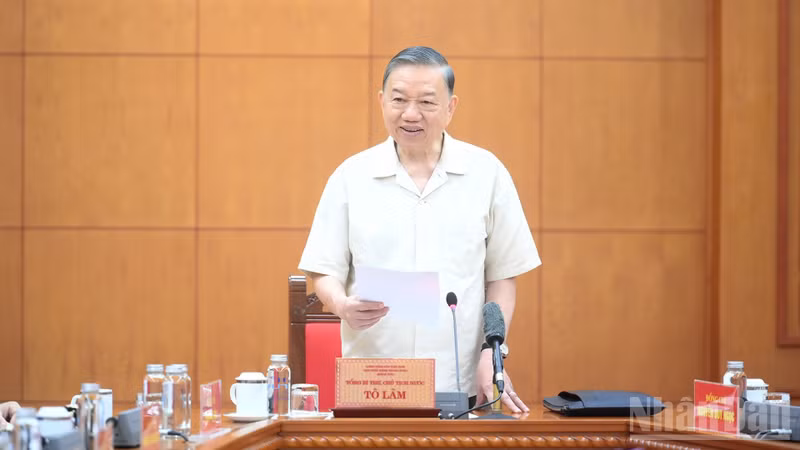 Vietnam's Top Leadership Pushes for Infrastructure Development and Industrial Modernization