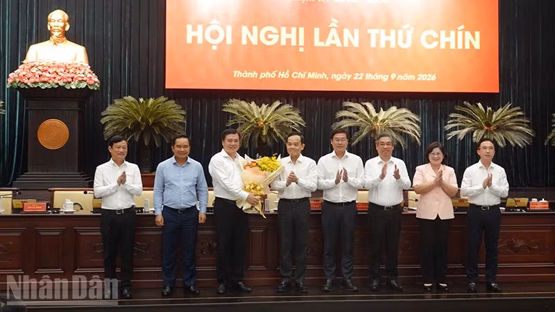 Ho Chi Minh City Party Committee Elects New Vice Chairman, Aims to Maximize Development Opportunities