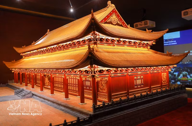 Kinh Thien Palace Exhibition Illuminates Thang Long's History