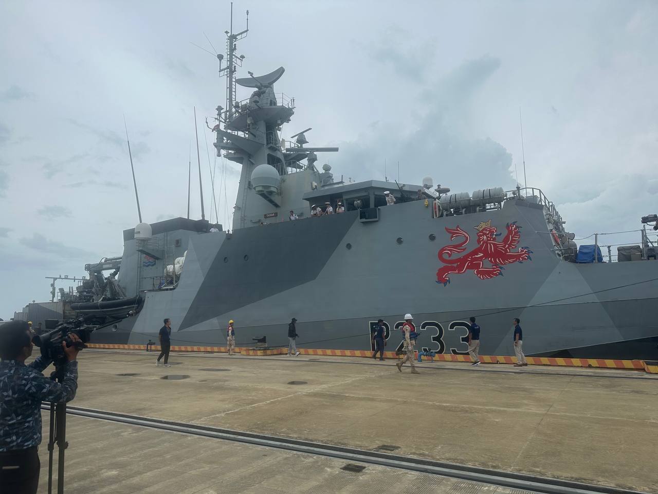 英海軍哨戒艦、カンボジア訪問で海軍協力強化へ