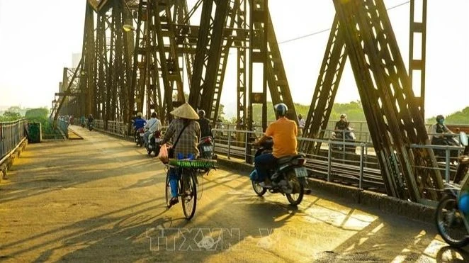 Heatwave Sweeps Across Vietnam: Temperatures Expected to Exceed 37°C