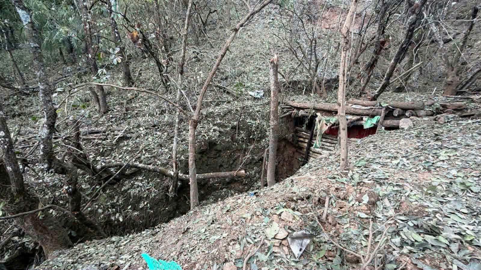 軍はハハの捕虜収容所をジェット戦闘機で爆撃し、捕虜10人を殺害した
