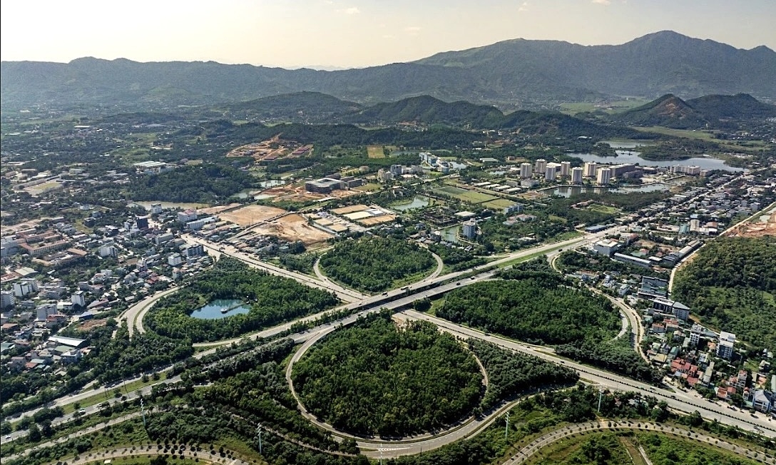 ハノイ市、長年放置の商業開発プロジェクトを回収:土地法違反と財政義務不履行を理由に