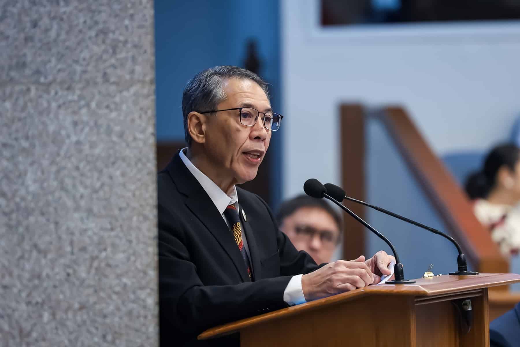 副大統領弾劾裁判、検察側証人尋問を主導するディオクノ議員とは