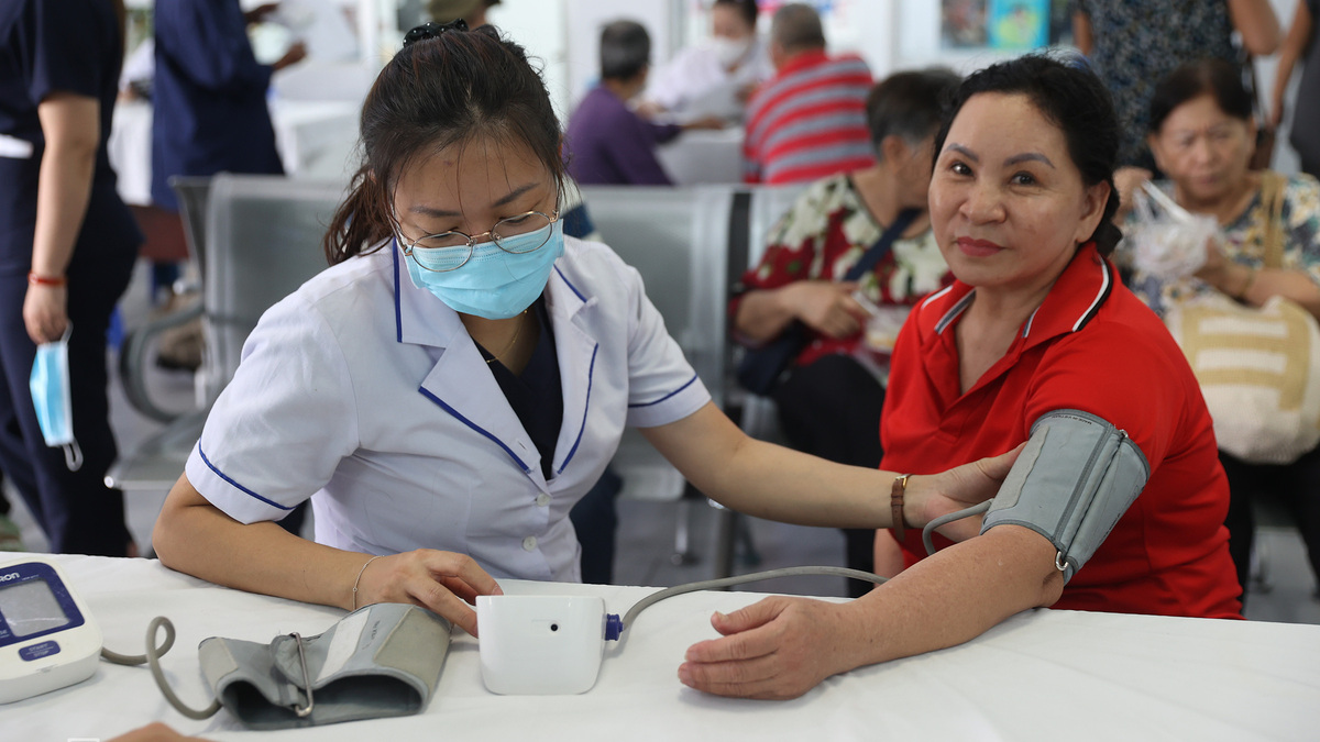 Ho Chi Minh City Proposes Free Health Checks for Unregistered Residents