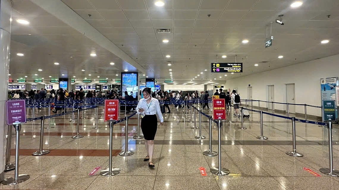 Noi Bai Airport Implements Dedicated Lanes for Vietnamese Citizens to Expedite Immigration