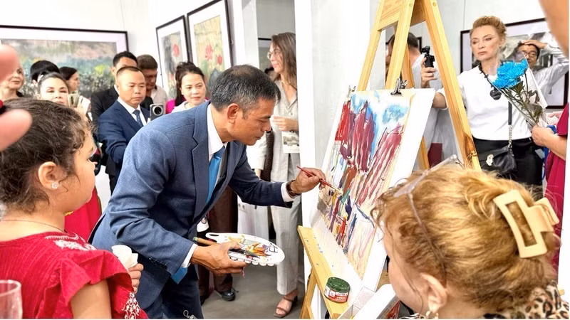 ベトナム伝統絵画、ロシア極東で好評