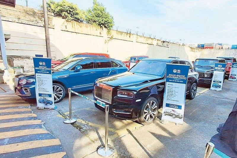 収用された高級車4台、国税庁が競売へ