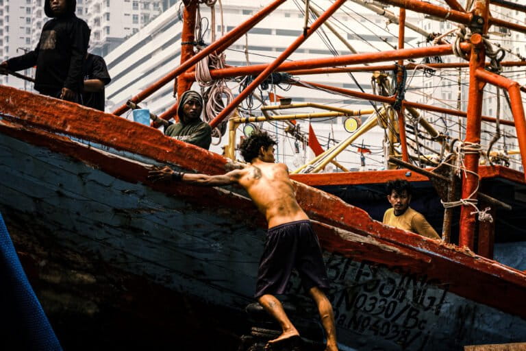 Indonesian Fishermen Trapped in Debt Due to Low Wages and Exploitative Labor Conditions