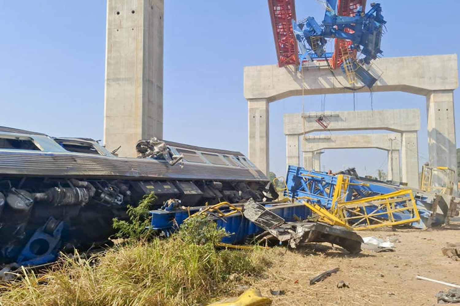 Habitual Malpractices Caused Fatal Crane Fall on Express Train, Ministry Concludes