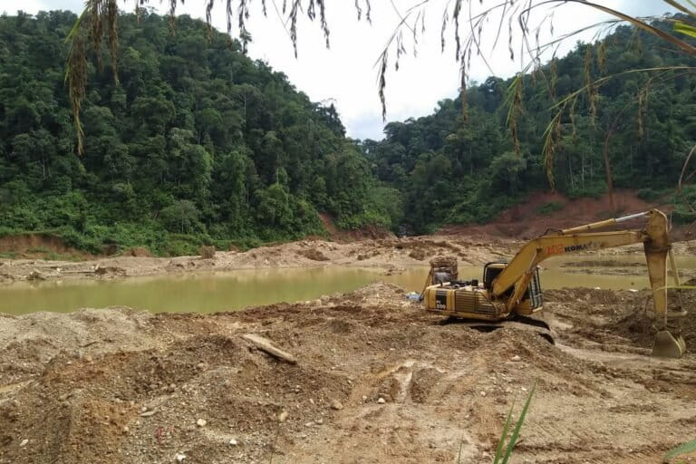Four Illegal Gold Miners Die in West Sumatra Landslide