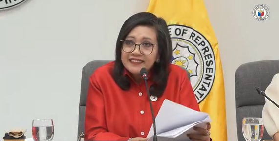ドゥテルテ副大統領弾劾裁判、フィリピン語使用を提案 国民理解促進へ