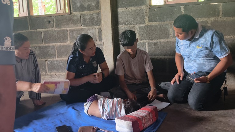 Thailand: Parents Arrested, 17-Year-Old Sister Cares for 2-Year-Old Brother Alone