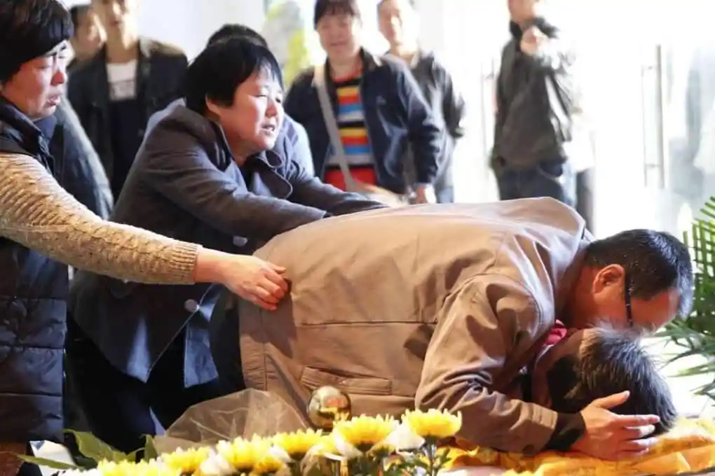 中国で若者の「突然死」が急増、過労と健康リスクの複合的危機