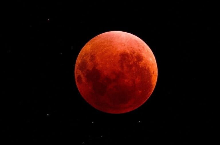 Lunar Eclipse's Impact on Indonesian Coastal Environments: Benefits and Risks
