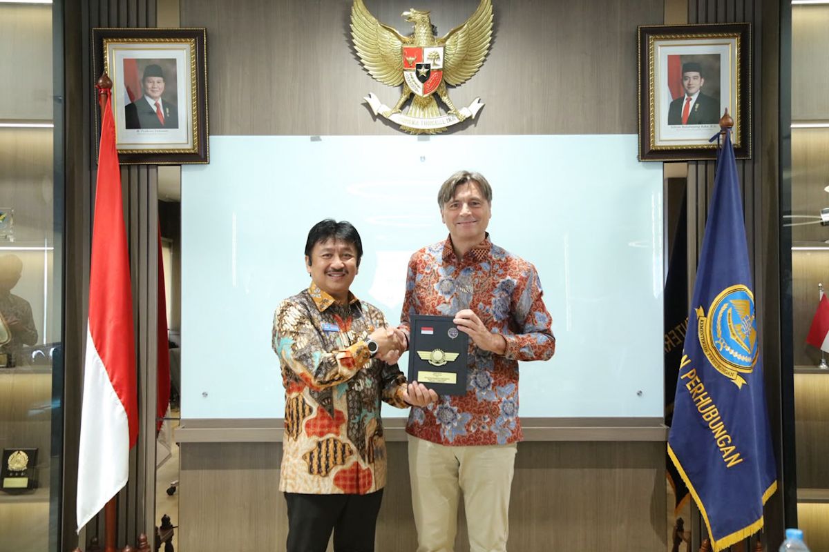 インドネシアとフランス、航空安全監督強化で連携
