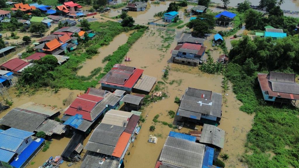 Ang Thong Flooded as Sandbags Burst, Inundating Village
