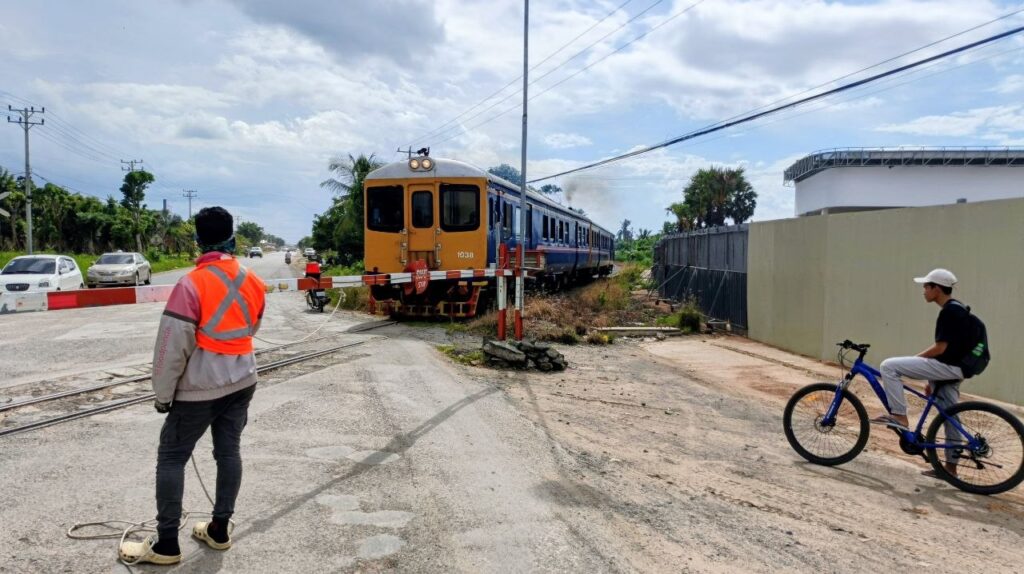 Battambang Authorities Investigate Large Fuel Station Construction Between Two Railway Lines