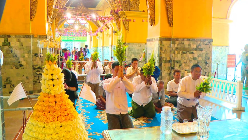 Inspection of Restoration Works : MDY CM inspected renovations of Maha Muni Pagoda