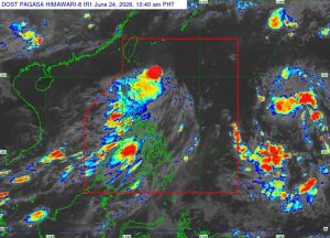 台風メカラ、フィリピンを離れる見込み 熱帯低気圧ハイゴスが接近